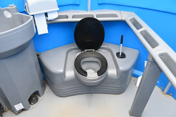 Best Porta potty delivery and setup  in Okauchee Lake, WI