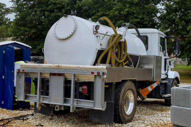 Best Portable toilet rental cost  in Okauchee Lake, WI